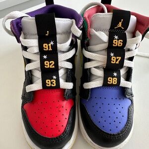 Jordan 1 mid toddler size 10